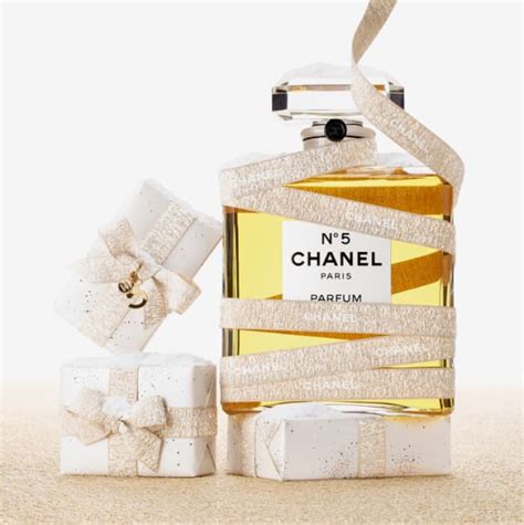 chanel christmas set 2020|Explore Wonderful CHANEL Gifts for the Holidays.